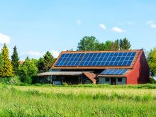 O FUTURO FINALMENTE CHEGOU: TELHA QUE GERA ENERGIA SOLAR É LIBERADA PARA VENDA NO BRASIL!