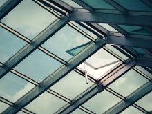 Conheça os principais mitos sobre telhas de vidro