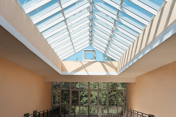 transparent-glass-roof-on-top-of-a-modern-building